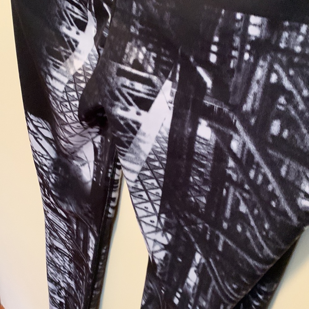 Gap Performance Leggings Set Of 2 Both Cl - image 4